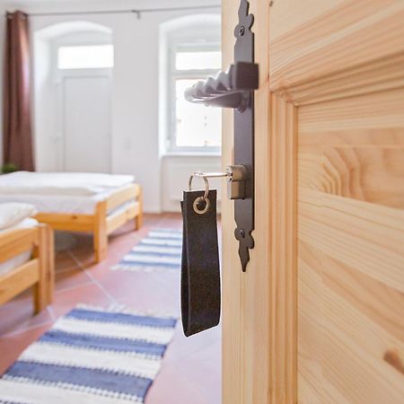 Doppelzimmer III Gaestezimmer In Unterkunft Mit Gemeinschaftsbad Und Gemeinschaftskueche Chemnitz Extérieur photo