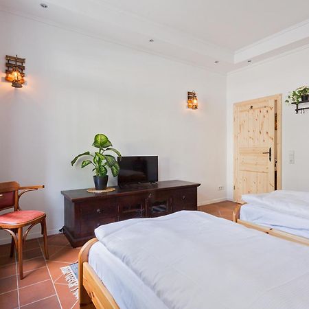 Doppelzimmer III Gaestezimmer In Unterkunft Mit Gemeinschaftsbad Und Gemeinschaftskueche Chemnitz Extérieur photo