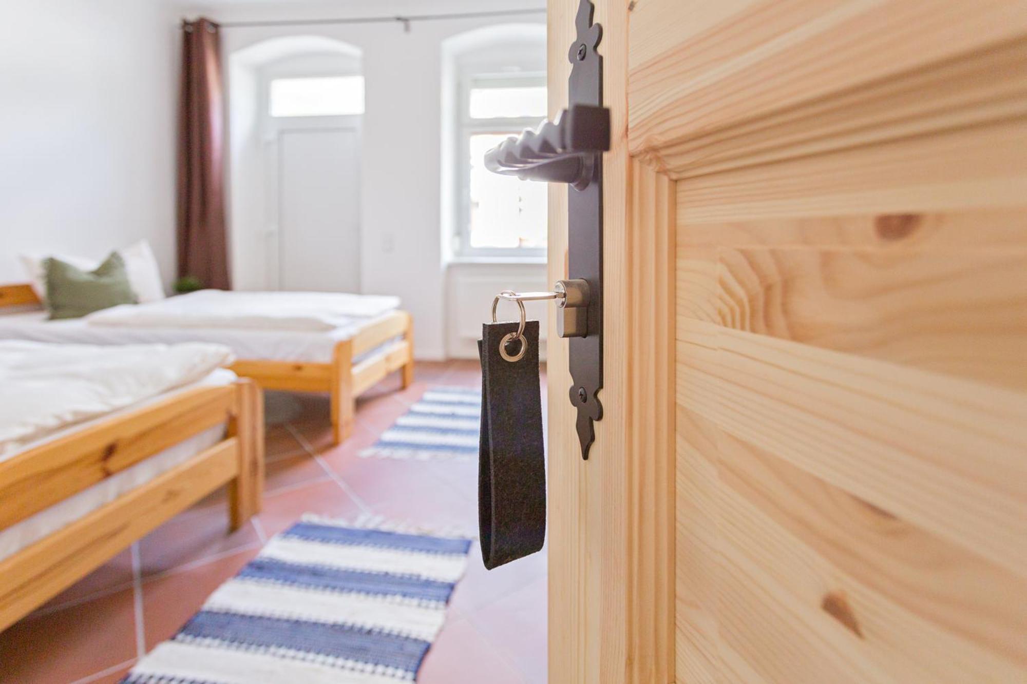 Doppelzimmer III Gaestezimmer In Unterkunft Mit Gemeinschaftsbad Und Gemeinschaftskueche Chemnitz Extérieur photo