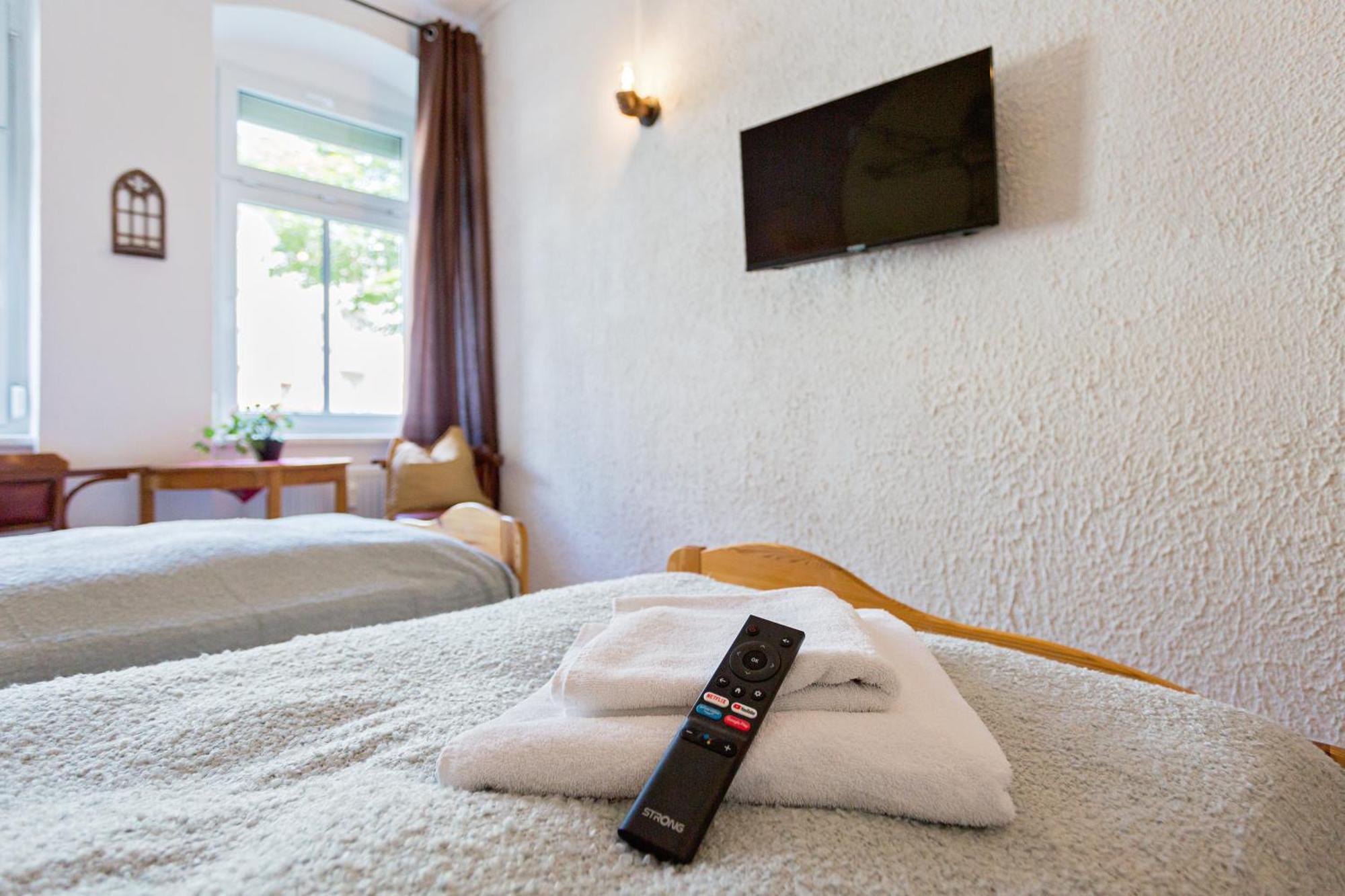 Doppelzimmer III Gaestezimmer In Unterkunft Mit Gemeinschaftsbad Und Gemeinschaftskueche Chemnitz Extérieur photo