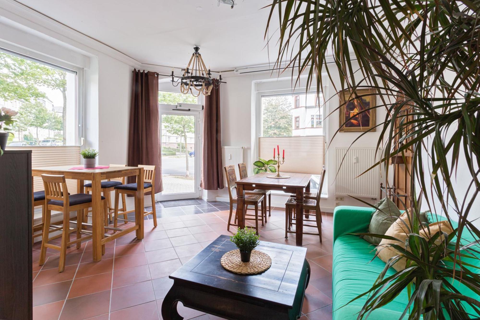 Doppelzimmer III Gaestezimmer In Unterkunft Mit Gemeinschaftsbad Und Gemeinschaftskueche Chemnitz Extérieur photo
